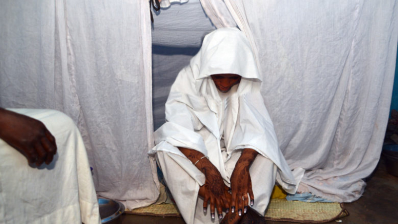 Le mariage traditionnel en Afrique de l'ouest, implique des coutumes et toutes les familles